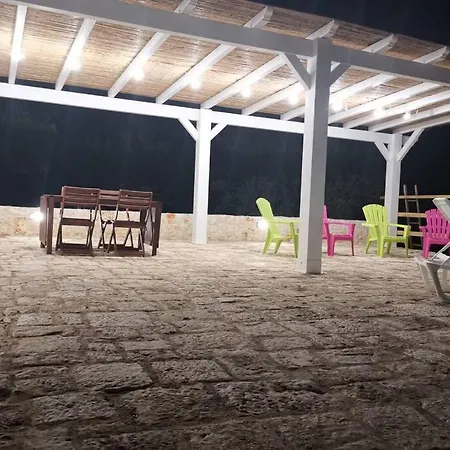 Trullo Il Leccio Con Piscina * 세글리에 메사피카