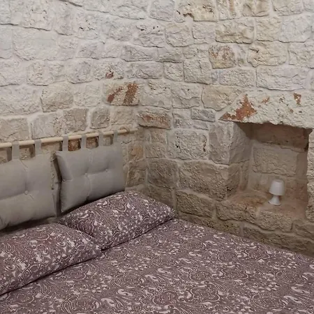 Trullo Il Leccio Con Piscina * 세글리에 메사피카