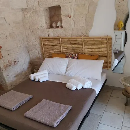 Trullo Il Leccio Con Piscina 빌라